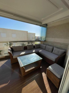 Bel appartement avec piscine vu sur mer